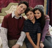 lg_promo_wizards_of_waverly_place_1.jpg