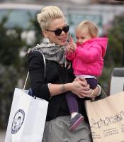 Pink_Pink_Willow_Christmas_Shopping_Malibu_6dkOZGJkyTYx.jpg