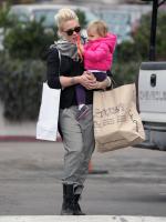 Pink_Pink_Willow_Christmas_Shopping_Malibu_8PjWE_e5oRWx.jpg