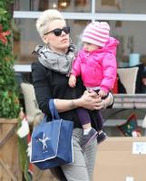 Pink_Pink_Willow_Christmas_Shopping_Malibu_BwqEds8Kgm8x.jpg