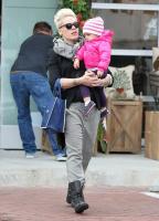 Pink_Pink_Willow_Christmas_Shopping_Malibu_HHcAFVAE_e1x.jpg