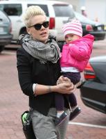 Pink_Pink_Willow_Christmas_Shopping_Malibu_iOKLozAFlcFx.jpg