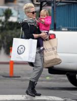 Pink_Pink_Willow_Christmas_Shopping_Malibu_iX4e3TTK3ysx.jpg