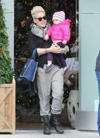 Pink_Pink_Willow_Christmas_Shopping_Malibu_N1pAaKh0rtKx.jpg