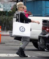 Pink_Pink_Willow_Christmas_Shopping_Malibu_pRUI8uwSC1Mx.jpg