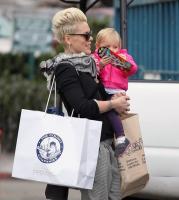 Pink_Pink_Willow_Christmas_Shopping_Malibu_tWNfALPXkOLx.jpg