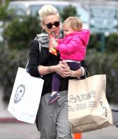 Pink_Pink_Willow_Christmas_Shopping_Malibu_W8NJ3e5Nl_Wx.jpg