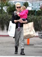 Pink_Pink_Willow_Christmas_Shopping_Malibu_YBiJkwvWPOtx.jpg