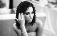 desktop_alicia_keys_wallpaper_wide.jpg