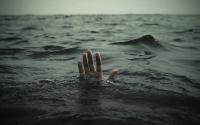 Hands_Drowning_Sea_1800x2880.jpg