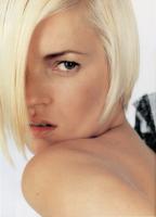 04290_vogueparis_fev2001_01_122_838lo.jpg