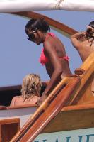 Naomi_Campbell_on_a_boat_ride_in_Kenya_1.1.2014_03.jpg
