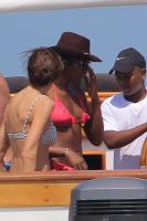 Naomi_Campbell_on_a_boat_ride_in_Kenya_1.1.2014_04.jpg
