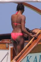 Naomi_Campbell_on_a_boat_ride_in_Kenya_1.1.2014_05.jpg