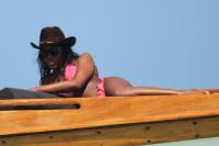 Naomi_Campbell_on_a_boat_ride_in_Kenya_1.1.2014_08.jpg