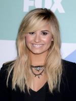 Demi_Lovato_lors_de_la_soiree_Fox_Summer_TCA_All_Star_Party_a_Los_Angeles_le_1er_aout_2013_portrait_w674.jpg