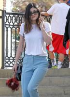 kylie_jenner_out_for_lunch_in_calabasas_6.jpg