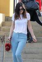 kylie_jenner_out_for_lunch_in_calabasas_7.jpg