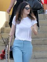 kylie_jenner_out_for_lunch_in_calabasas_8.jpg