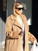kim_kardashian_out_and_about_in_los_angeles_6.jpg