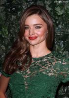 1060780_lors_de_la_soiree_red_carpet_event_de_950x0_1.jpg
