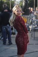 Maria_Menounos_and_Candice_Swanepoel_on_set_of_EXTRA__09.jpg