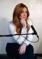lindsay_lohan_at_2014_tca_winter_press_tour_in_pasadena_4.jpg