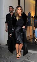 Kim_Kardashian_Photos__Shopping_Candids_in_Paris__01.jpg
