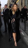 Kim_Kardashian_Photos__Shopping_Candids_in_Paris__04.jpg