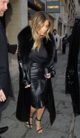 Kim_Kardashian_Photos__Shopping_Candids_in_Paris__08.jpg