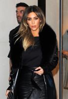 Kim_Kardashian_Photos__Shopping_Candids_in_Paris__14.jpg