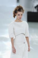 lindsey_wixson_chanel_fashion_show_in_paris_6.jpg