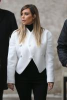 kim_kardashian_leaves_the_museum_of_modern_art_in_paris_12.jpg