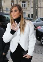 kim_kardashian_leaves_the_museum_of_modern_art_in_paris_15.jpg