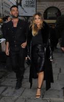 kim_kardashian_out_shopping_in_paris_6.jpg