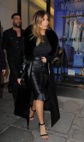 kim_kardashian_out_shopping_in_paris_12.jpg