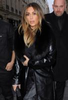 kim_kardashian_out_shopping_in_paris_15.jpg