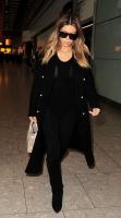 kim_kardashian_at_heathrow_airport_in_london_4.jpg