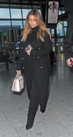 kim_kardashian_having_lunch_at_the_george_bar_in_london_7.jpg