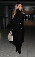 kim_kardashian_having_lunch_at_the_george_bar_in_london_13.jpg