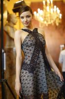 miranda_kerr_at_runway_of_stella_mccartney_fashion_show__3.jpg