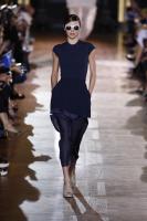 miranda_kerr_at_runway_of_stella_mccartney_fashion_show__5__1_.jpg