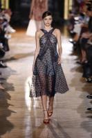 miranda_kerr_at_runway_of_stella_mccartney_fashion_show__6.jpg