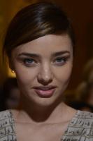 miranda_kerr_at_runway_of_stella_mccartney_fashion_show__7.jpg