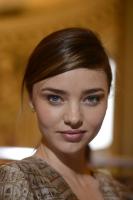 miranda_kerr_at_runway_of_stella_mccartney_fashion_show__8.jpg