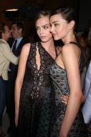 miranda_kerr_at_runway_of_stella_mccartney_fashion_show__12.jpg