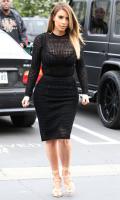 kim_kardashian_arrives_at_a_meeting_in_beverly_hills_10.jpg
