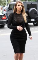 kim_kardashian_arrives_at_a_meeting_in_beverly_hills_15.jpg