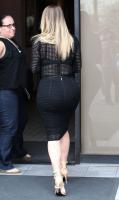 kim_kardashian_arrives_at_a_meeting_in_beverly_hills_22.jpg