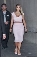 kim_kardashian_arrives_at_jimmy_kimmel_live_show_2.jpg